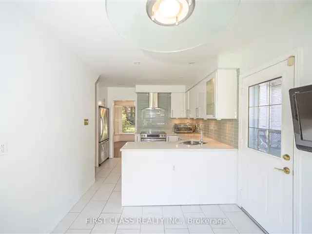 4-Bedroom Detached House in Bayview Village