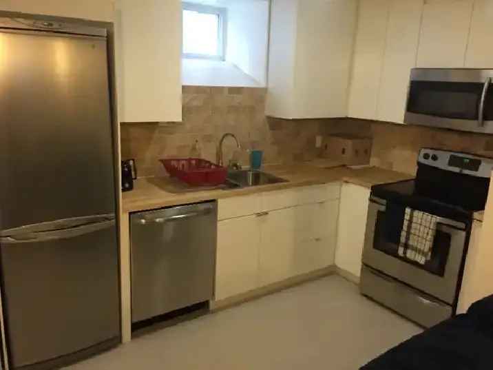 Fully Renovated 1 Bedroom Unit!  Available Immediately!