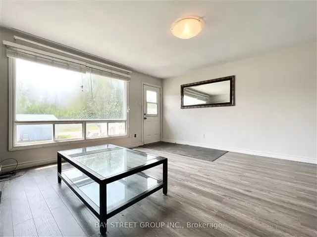 Spacious Bungalow Near Lake Simcoe 2 Units 6 Bedrooms