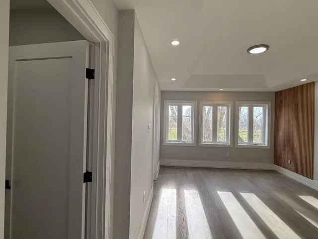 4 2 Bedroom Detached Home with Legal Basement Apartment