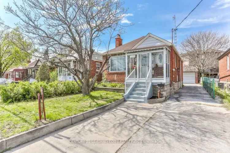 House For Sale in Toronto, Ontario