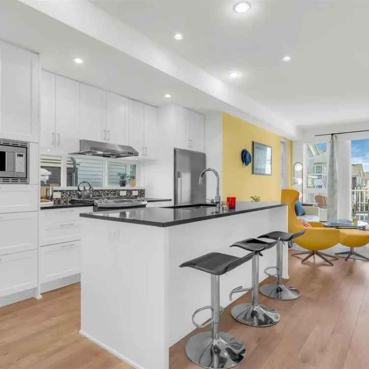 Townhouse for Sale: 3 Beds, 2.5 Baths, New York Style