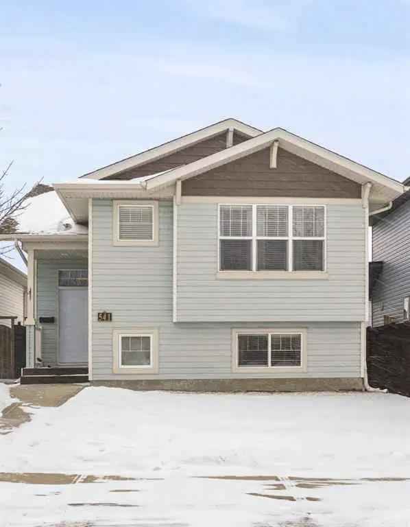 House For Rent in 541, Lancaster Drive, Red Deer, Alberta