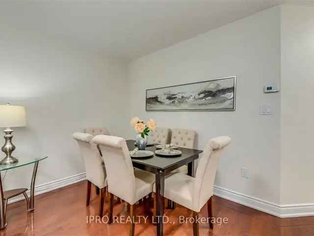 Townhouse For Sale in Mississauga, Ontario