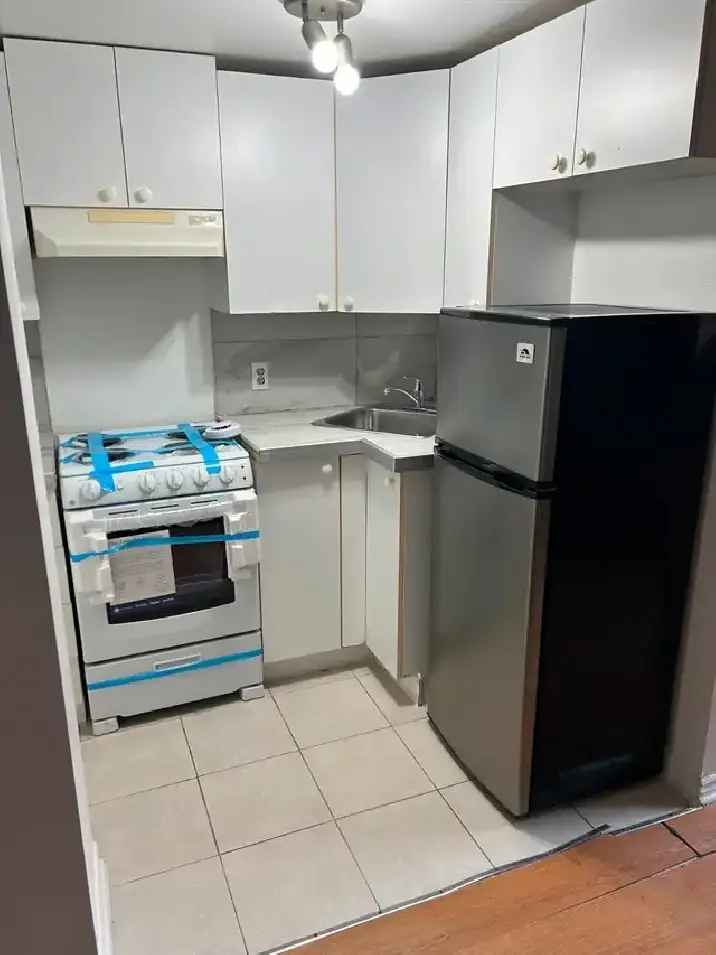 Studio for Rent Cote des Neiges Wifi Included Available Now