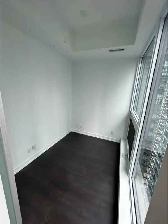 1 Bedroom 2 Bath Condo in Toronto - 610 Sqft - Modern Amenities