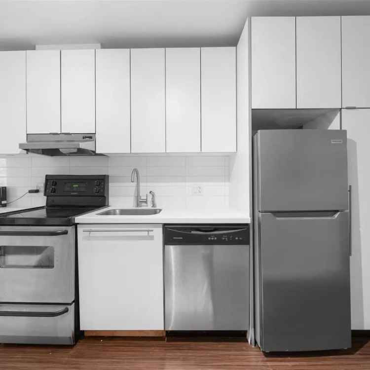 Downtown Vancouver Studio - Short-Term Rental Allowed