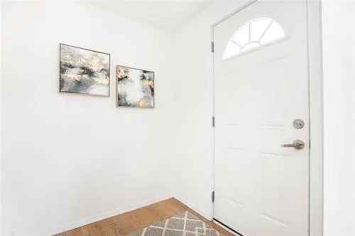 2 Bed Den House For Sale In Winnipeg, Manitoba