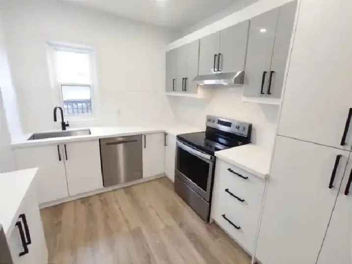 3 Bedroom, 1 Bathroom Townhouse in Downtown Toronto