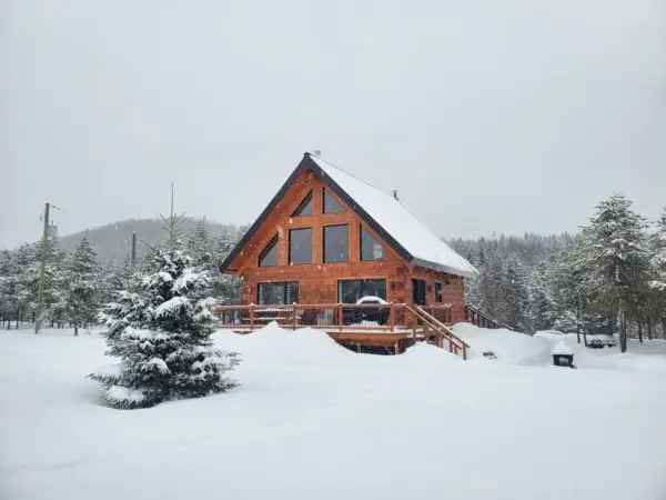 One and a Half Storey House Large Lot Quebec North Shore RE693