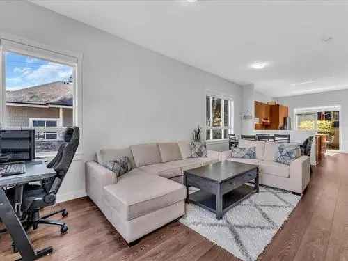 Townhouse For Sale in Surrey BC 2 Beds 2 Baths 1188 sq ft