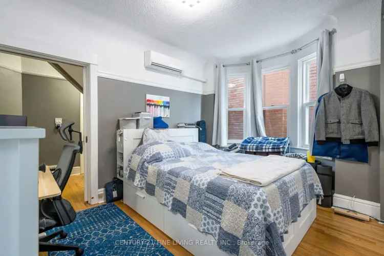 House For Sale in Toronto, Ontario