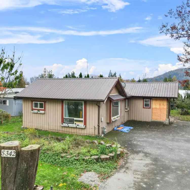 Agassiz 3-Bedroom Home with Shop Near Harrison Lake