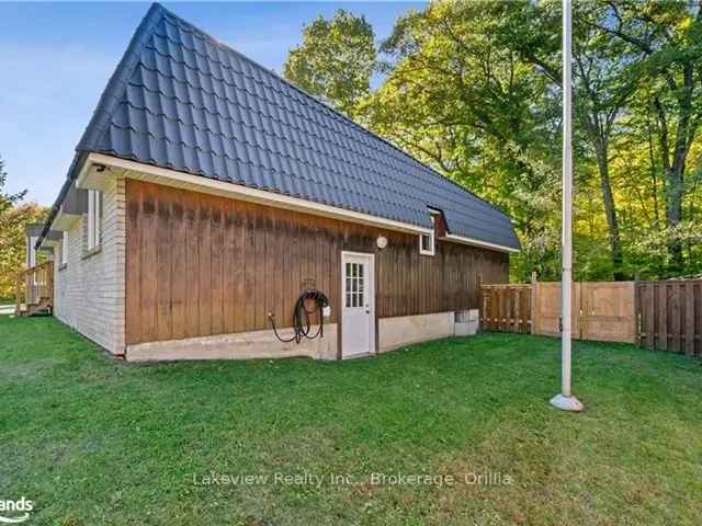 Renovated Innisfil Bungalow with Hot Tub and Beach Access