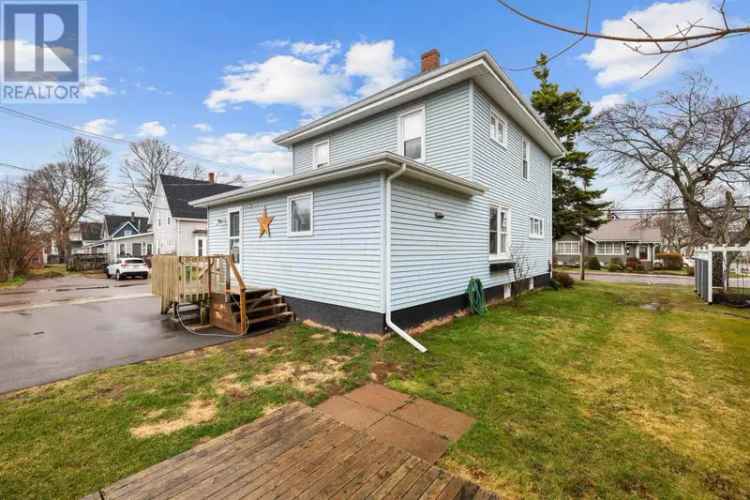 Charming 4-Bedroom Home near Schools and Shops