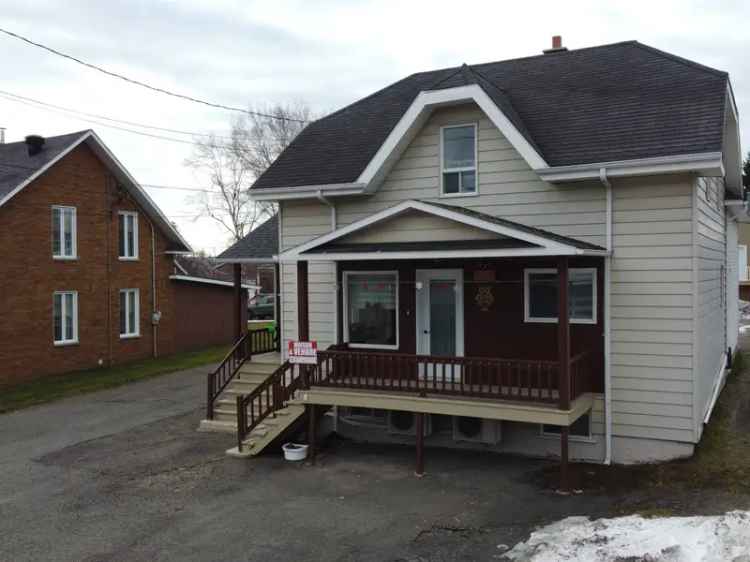 One-and-a-half-storey house for sale, 483, Rue Principale, Pohénégamook - Proprio Direct