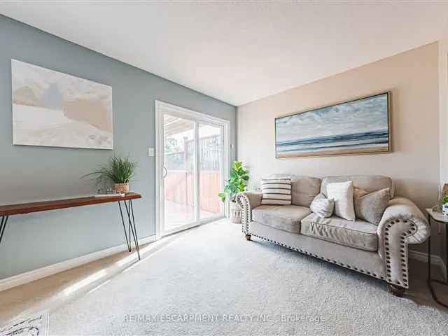 Beautiful Freehold Townhome in Mount Hope