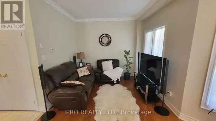 70 OCHALSKI ROAD Townhouse in Aurora