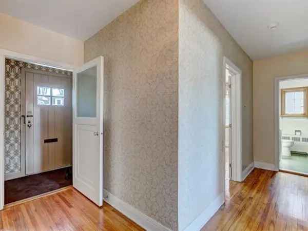 Bungalow for Sale Near Saint Lambert Village
