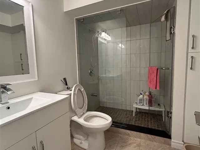 Townhouse For Rent in Mississauga, Ontario