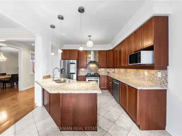 House For Sale in Richmond Hill, Ontario