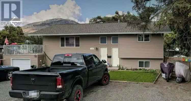 Duplex with In-Law Suite Garage and Rooftop Deck