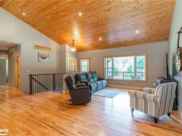 Haliburton Family Home 3 Bed 3 Bath 4.2 Acres Rail Trail Access