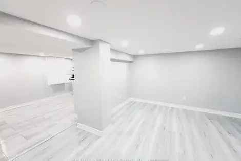 2 rooms house of 333 m² in Toronto