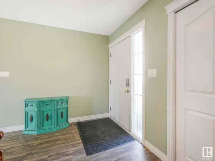 Family Home in Silver Berry 3 Beds 3 5 Baths Updated Kitchen