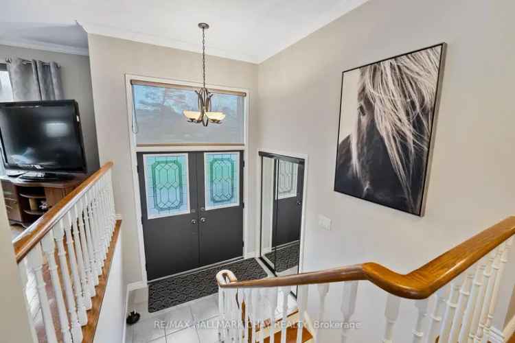 Spacious Midhurst Bungalow - Custom Kitchen, 3+ Bedrooms, In-Law Suite Potential