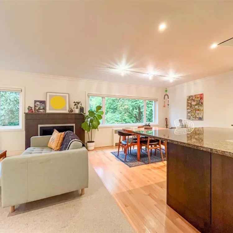 West End 2-Bed Home Near Stanley Park