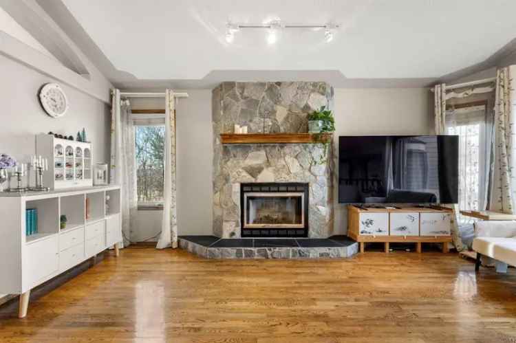 House For Sale in Calgary, Alberta
