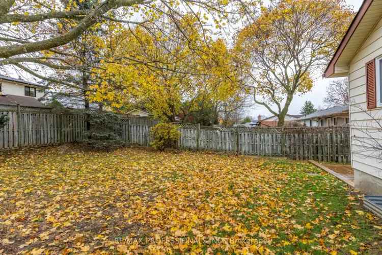 3+2 Bedroom Side-Split in West End with Double Garage