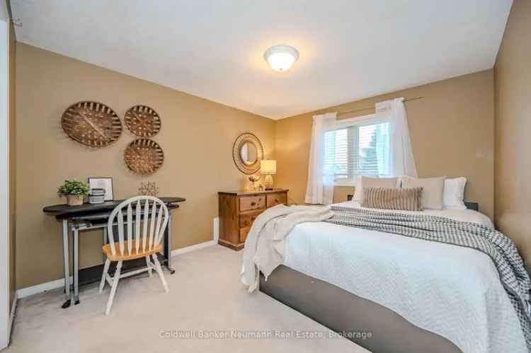 Spacious 3-Bedroom Family Home in Pine Ridge with Hot Tub and Conservation Views