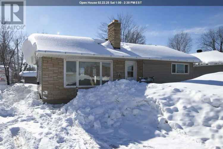 Affordable Bungalow near Sault College - 2 Beds, 1.5 Baths