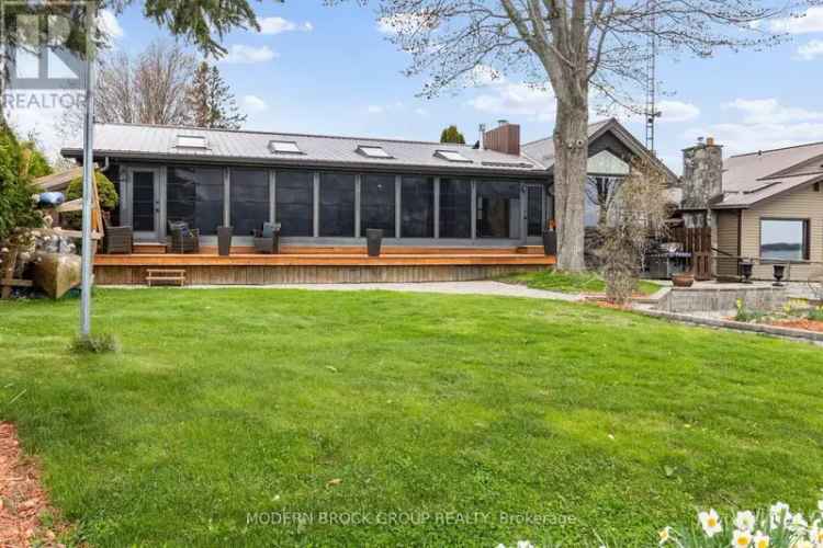 Waterfront Bungalow on 1000 Islands Parkway - Private Dock & River Views