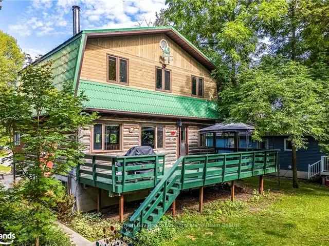 Balm Beach Log Home: Spacious Family Cottage near Beach Amenities