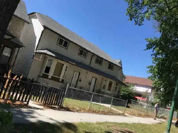 3 BR unit available for rent on 586 Elgin ave