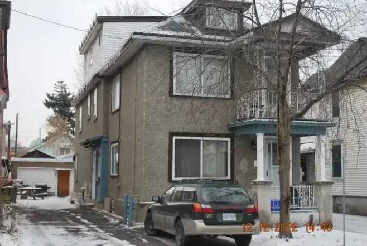 Rent 2 Bedroom Apartment in Hintonburg with Parking and Nearby Amenities