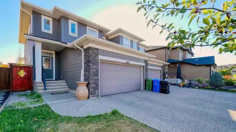 Sophisticated 4-Bedroom Home in Evanston Calgary