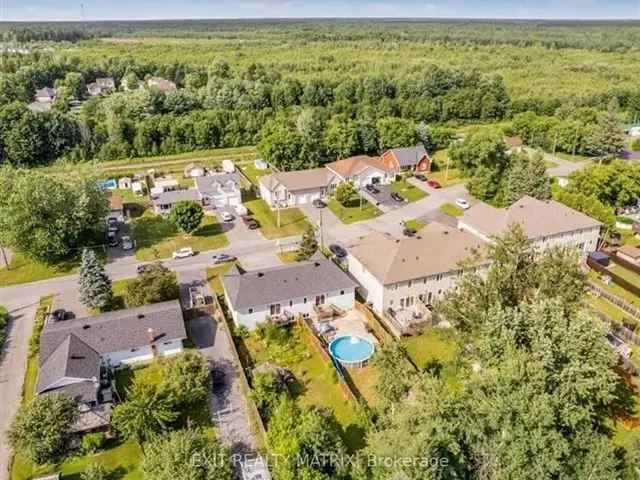 Limoges 3-Bedroom Semi-Detached Home with Saltwater Pool