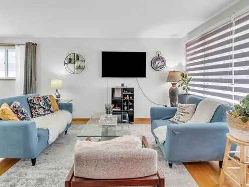 Charming Garden City Bungalow 1031 sq ft 3 1