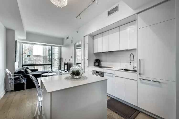 Rent Luxury 1 Bedroom Apartment in Downtown Montreal with City Views