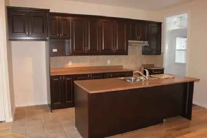 Spacious 3-Bedroom Condo Near Frontenac Metro
