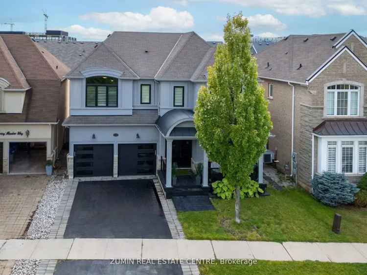 House For Sale in Oakville, Ontario