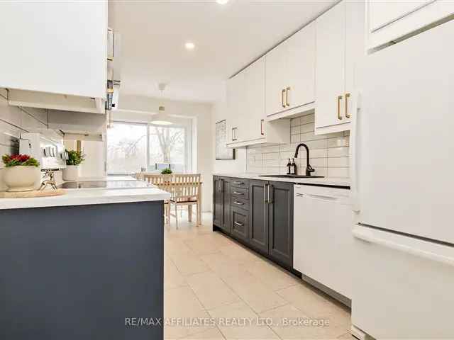 Beautiful Upgraded Kanata Lakes Home - 3 Bed 2 Bath