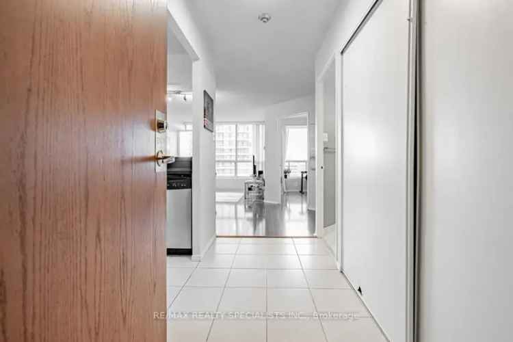 Immaculate 21st Floor Condo in Tridel's Towne Two