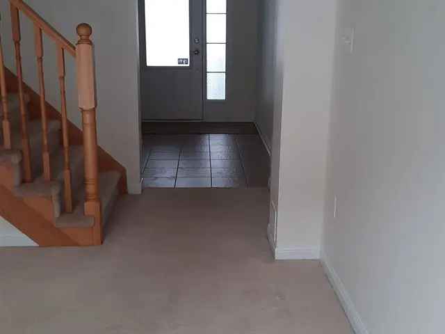 3 Bedroom Townhouse Near Mount Pleasant GO Station