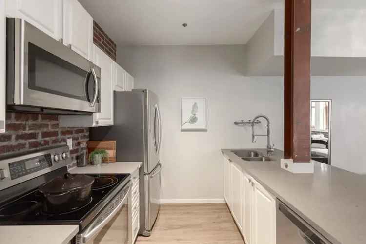 Gastown Studio Condo 532 sqft Updated Kitchen  Move in Ready