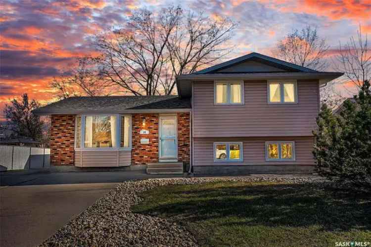 Regina Uplands 4-Level Split Home 3 1 Beds 2 5 Baths